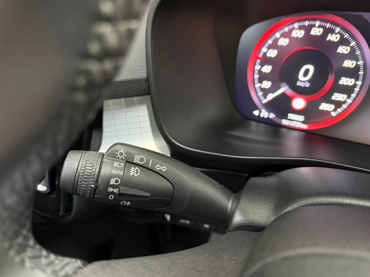 volvo-xc40-2022-hibrido-a-gasolina-1477cc