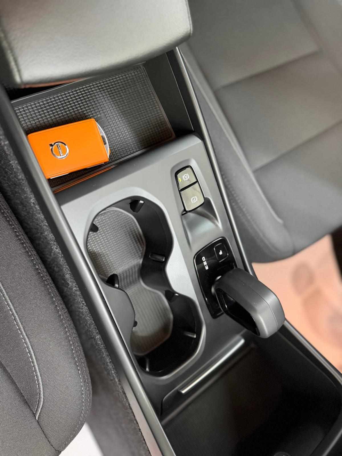 volvo-xc40-2022-hibrido-a-gasolina-1477cc