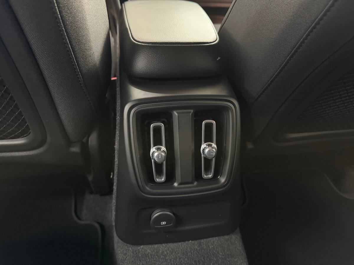volvo-xc40-2022-hibrido-a-gasolina-1477cc