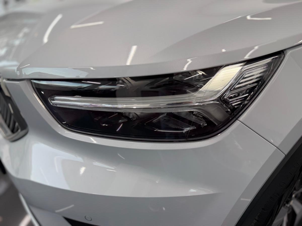 volvo-xc40-2022-hibrido-a-gasolina-1477cc