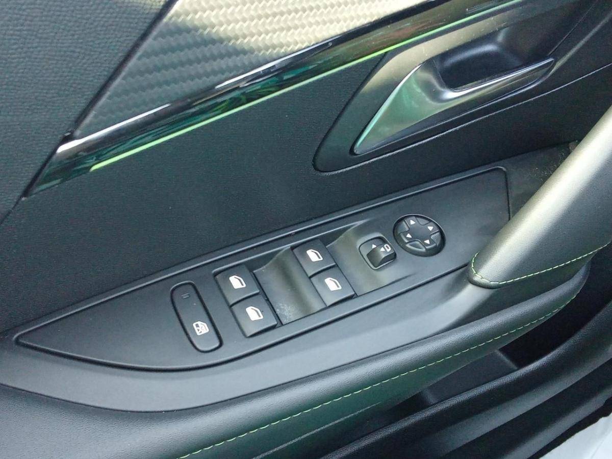 peugeot-208-2022-gasolina-1199cc