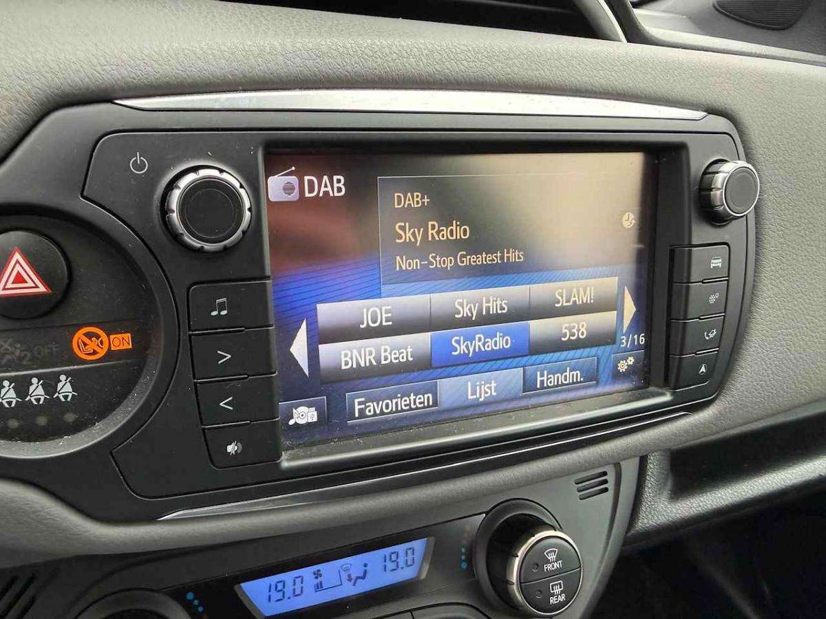toyota-yaris-2016-hibrido-a-gasolina-1497cc