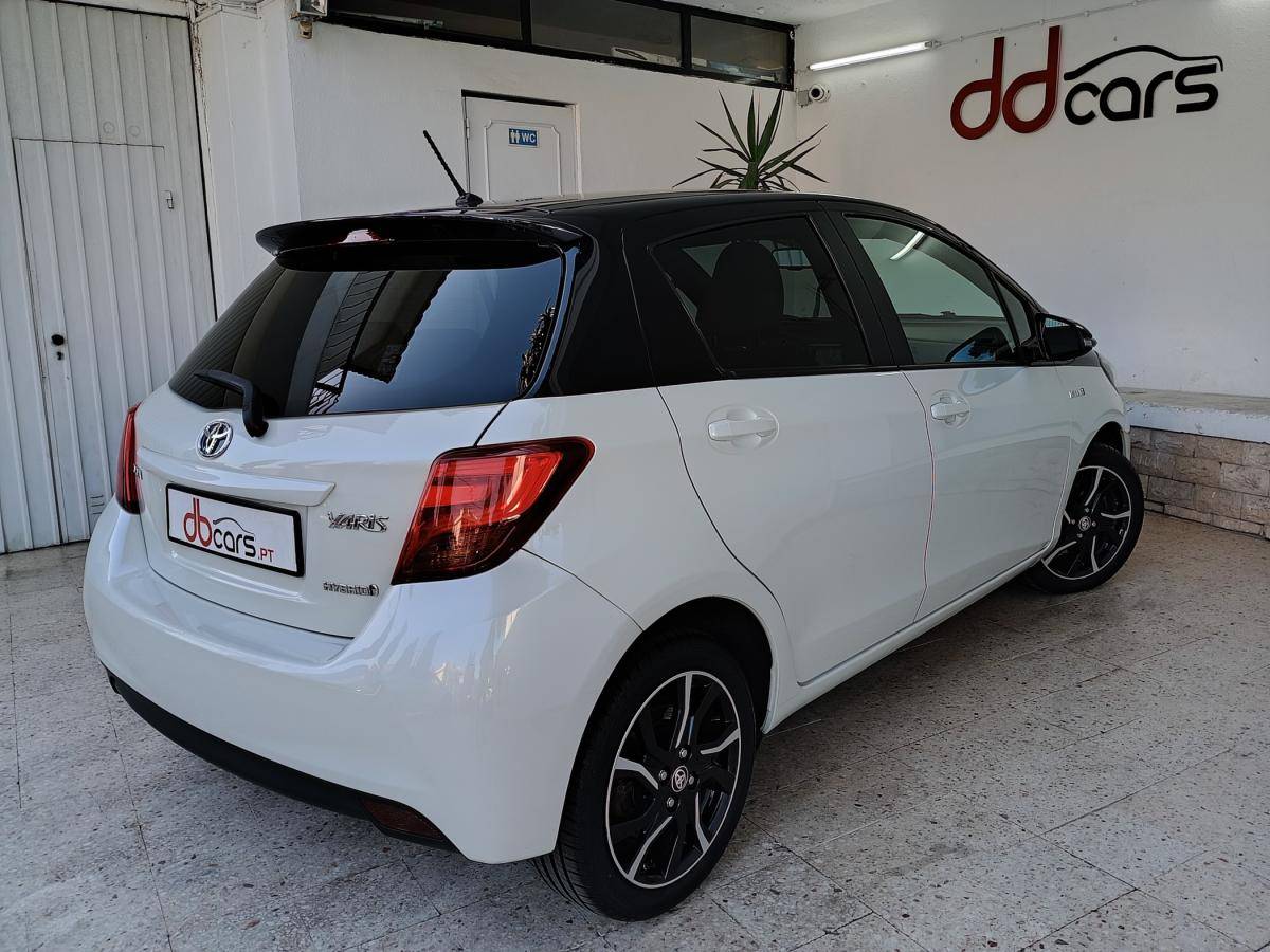 toyota-yaris-2016-hibrido-a-gasolina-1497cc