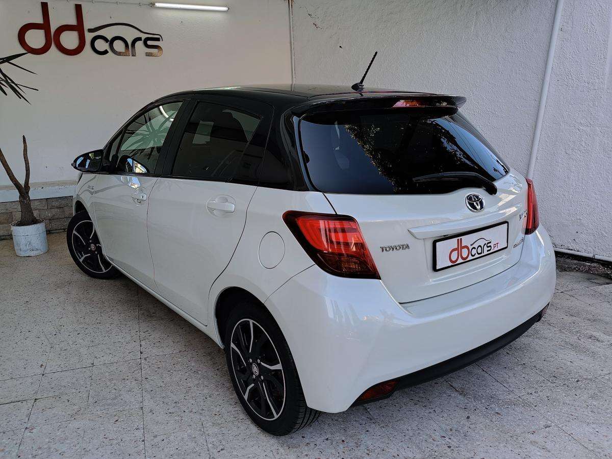 toyota-yaris-2016-hibrido-a-gasolina-1497cc