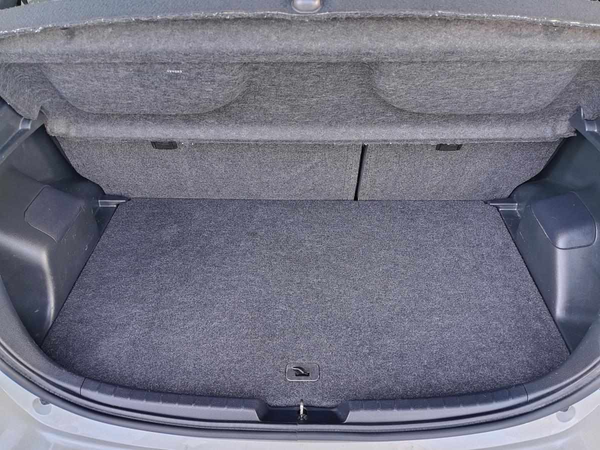 toyota-yaris-2016-hibrido-a-gasolina-1497cc