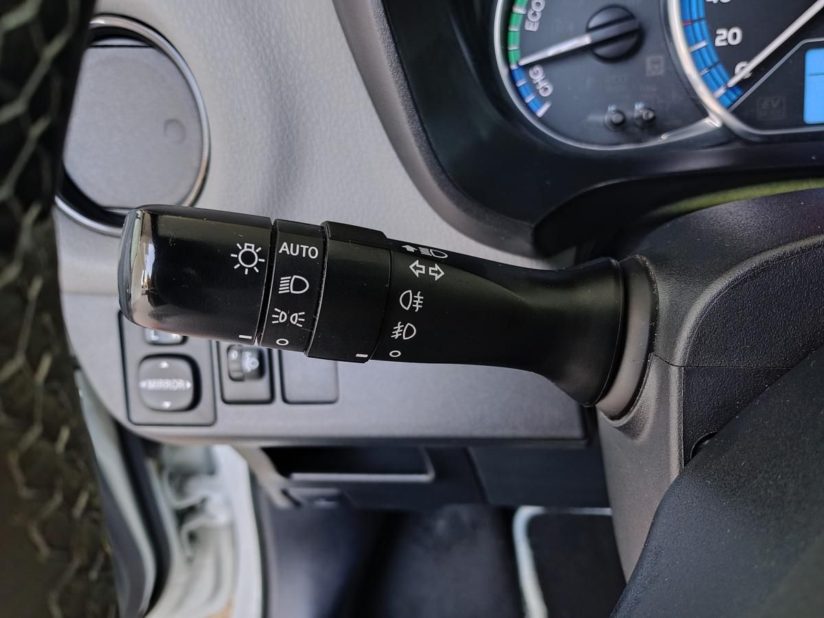 toyota-yaris-2016-hibrido-a-gasolina-1497cc
