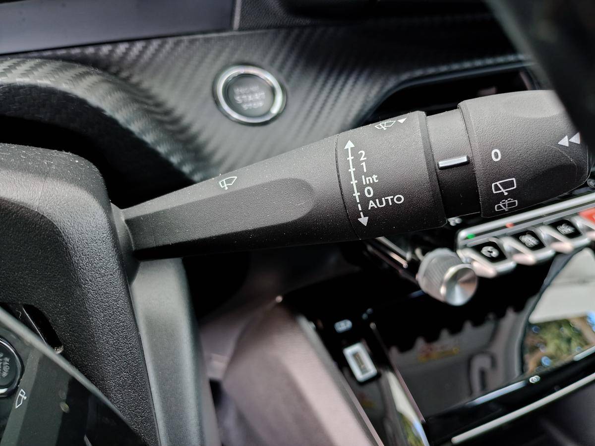 peugeot-2008-2021-diesel-1499cc