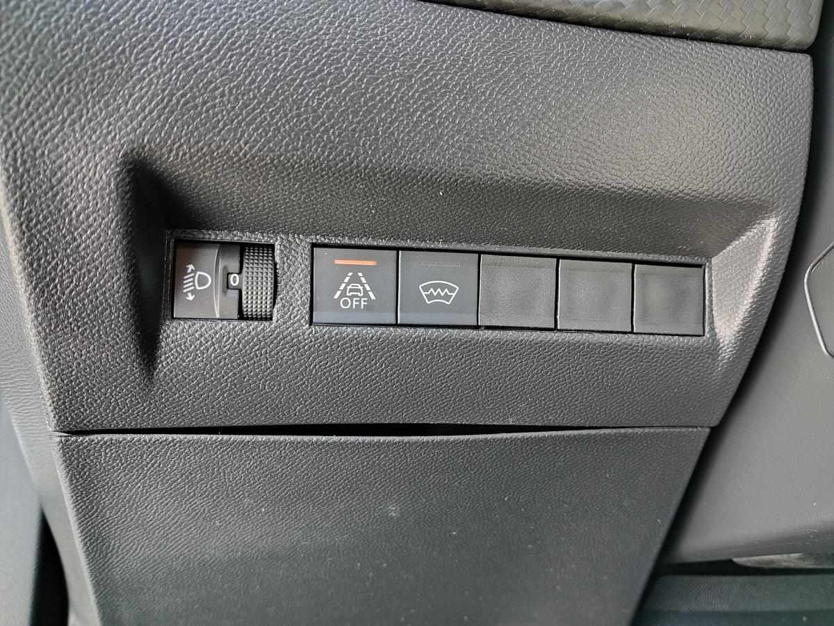 peugeot-2008-2021-diesel-1499cc