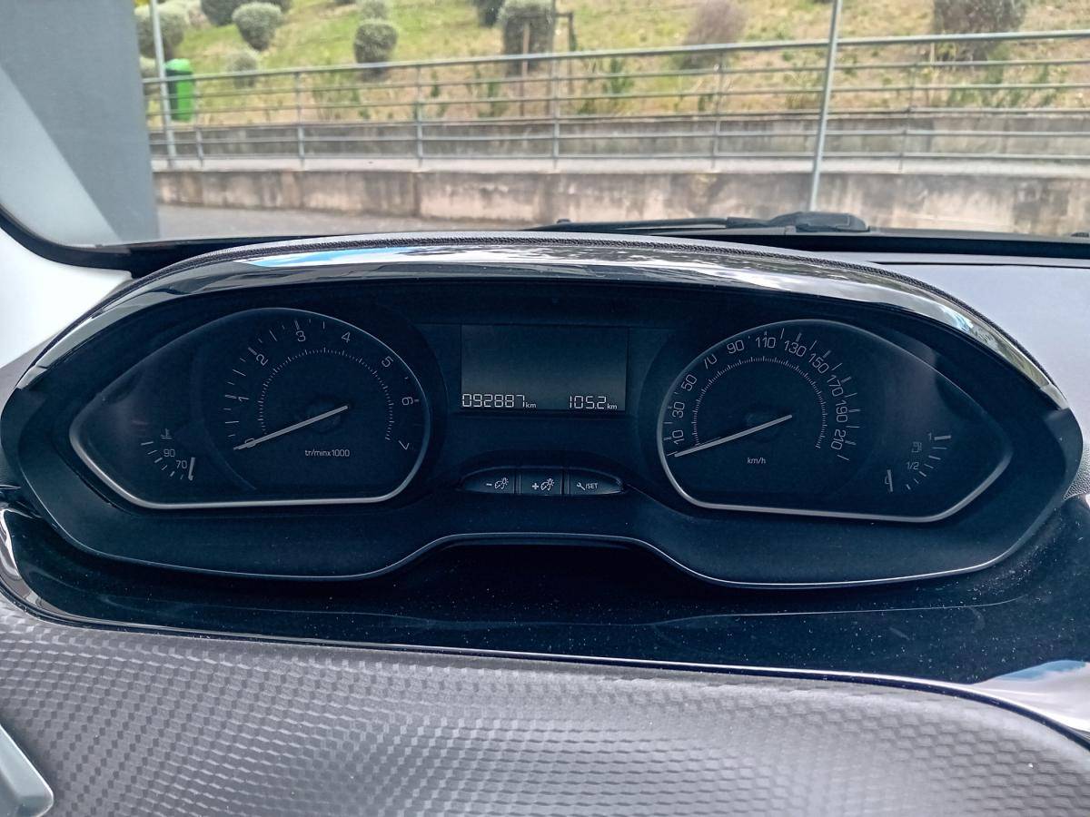 peugeot-2008-2018-gasolina-1199cc