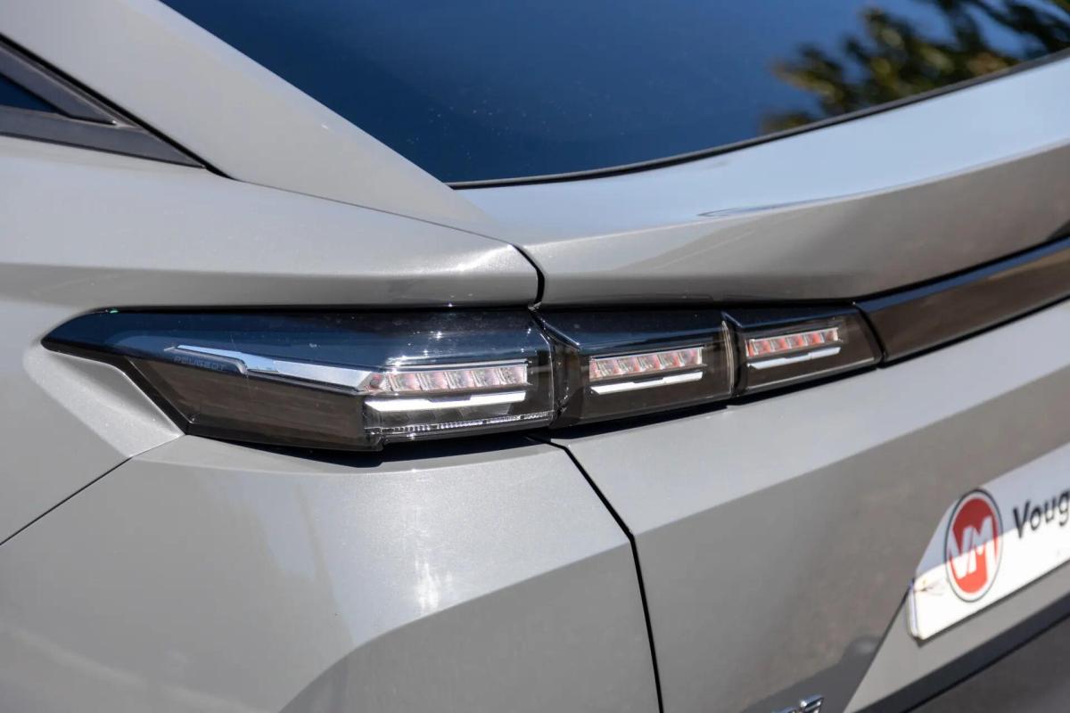 peugeot-408-2023-hibrido-a-gasolina-1598cc