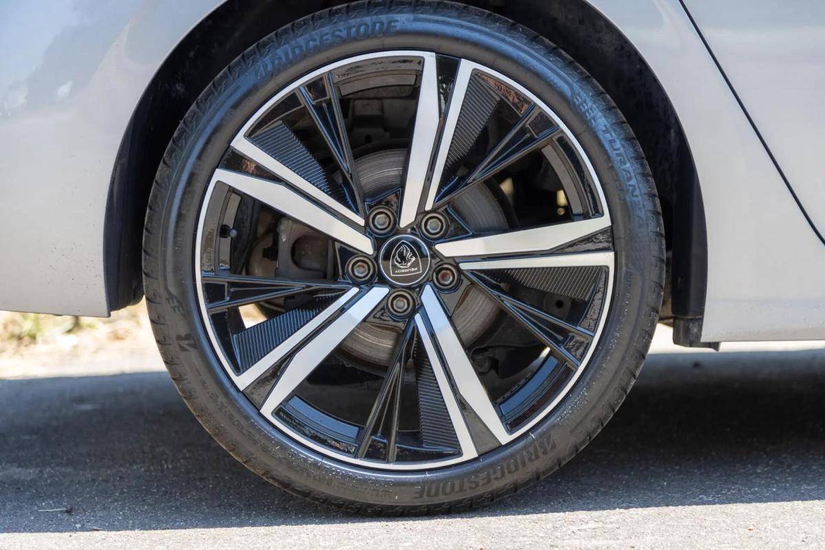 peugeot-308-2022-gasolina-1199cc