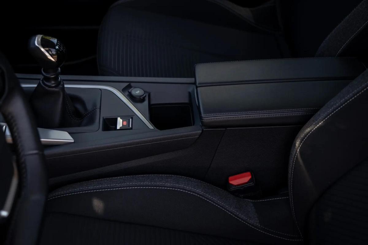 peugeot-308-2022-gasolina-1199cc