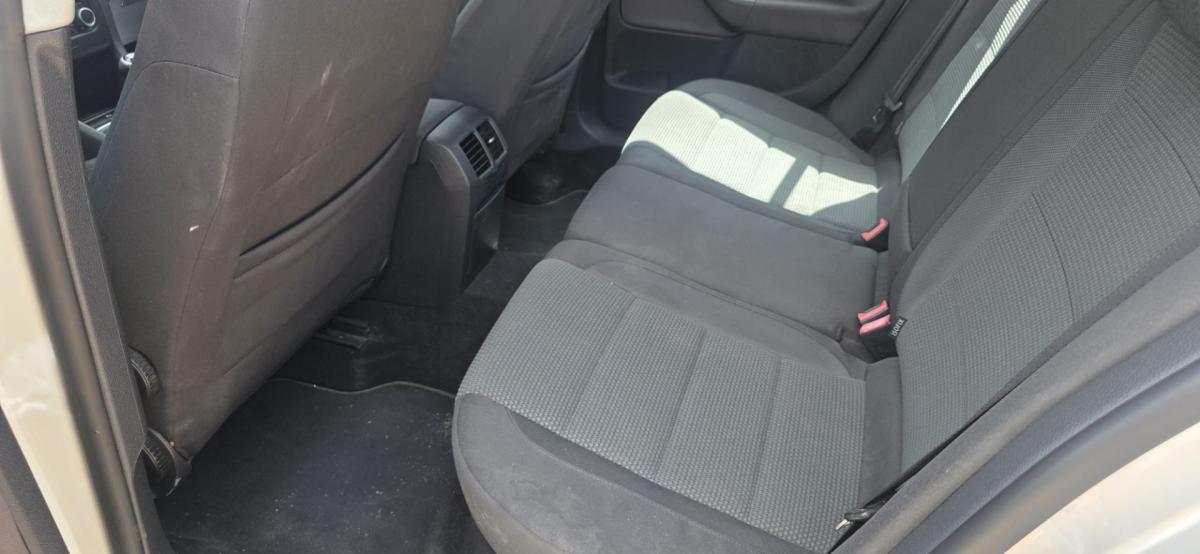 volkswagen-golf-variant-2010-diesel-1598cc