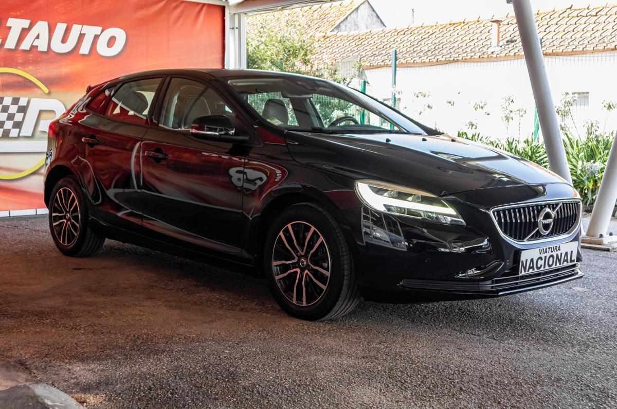 volvo-v40-2-0-d3-2019-diesel-1969cc