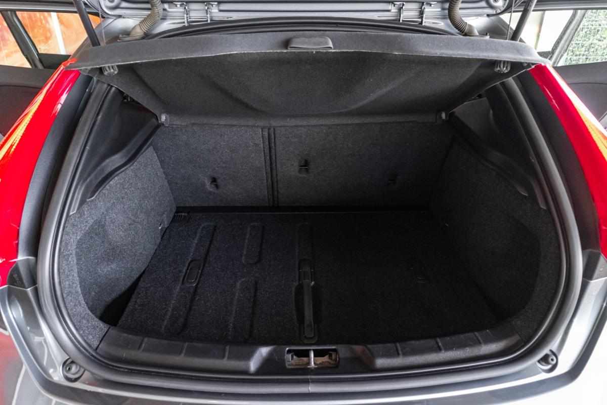 volvo-v40-2-0-d3-2019-diesel-1969cc