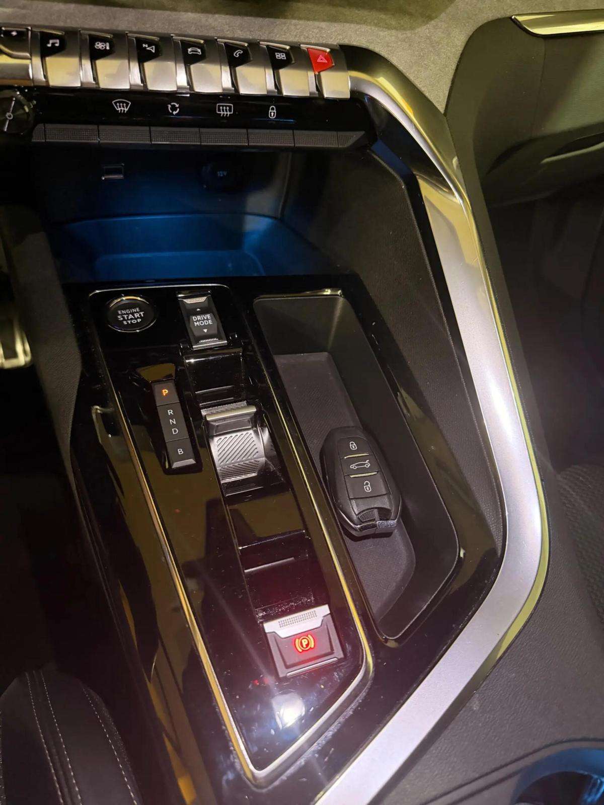 peugeot-3008-2023-hibrido-a-gasolina-1598cc