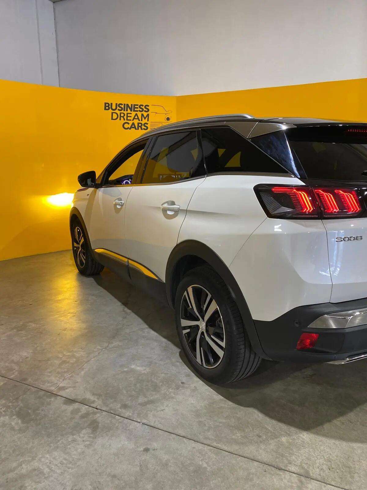 peugeot-3008-2023-gasolina-1199cc