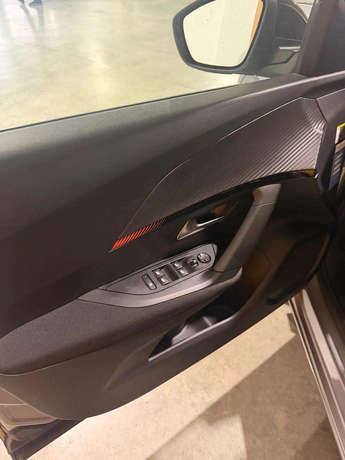 peugeot-e-2008-2022-eletrico-0cc