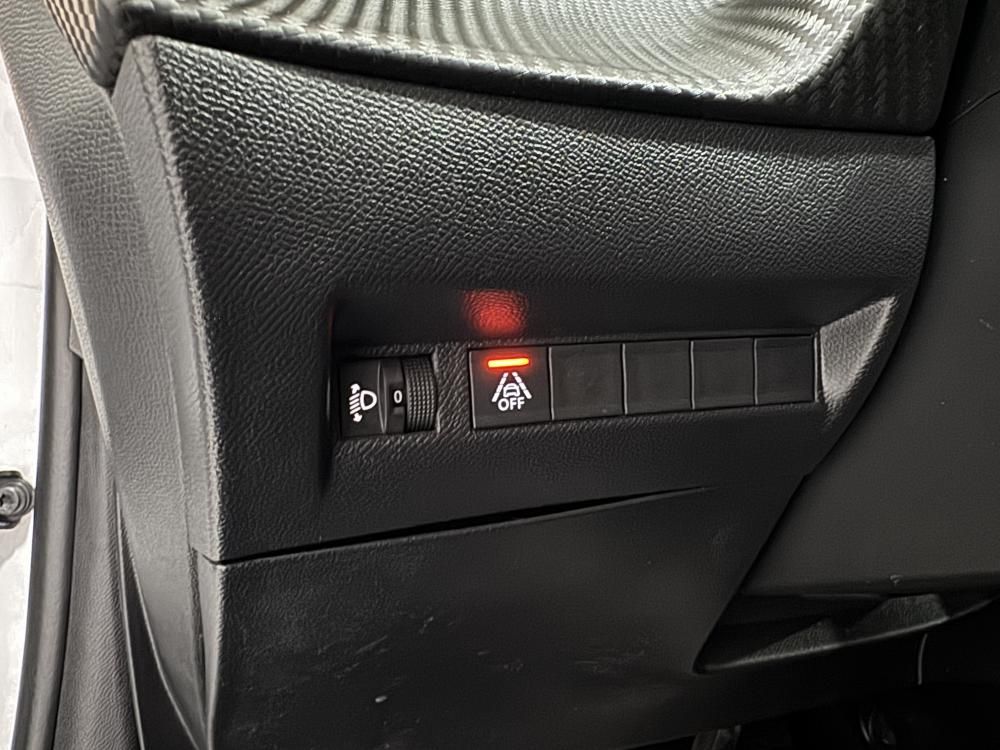 peugeot-208-2023-gasolina-1199cc