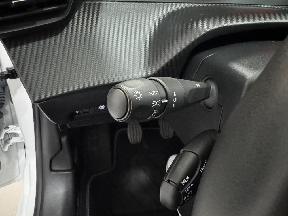 peugeot-208-2023-gasolina-1199cc