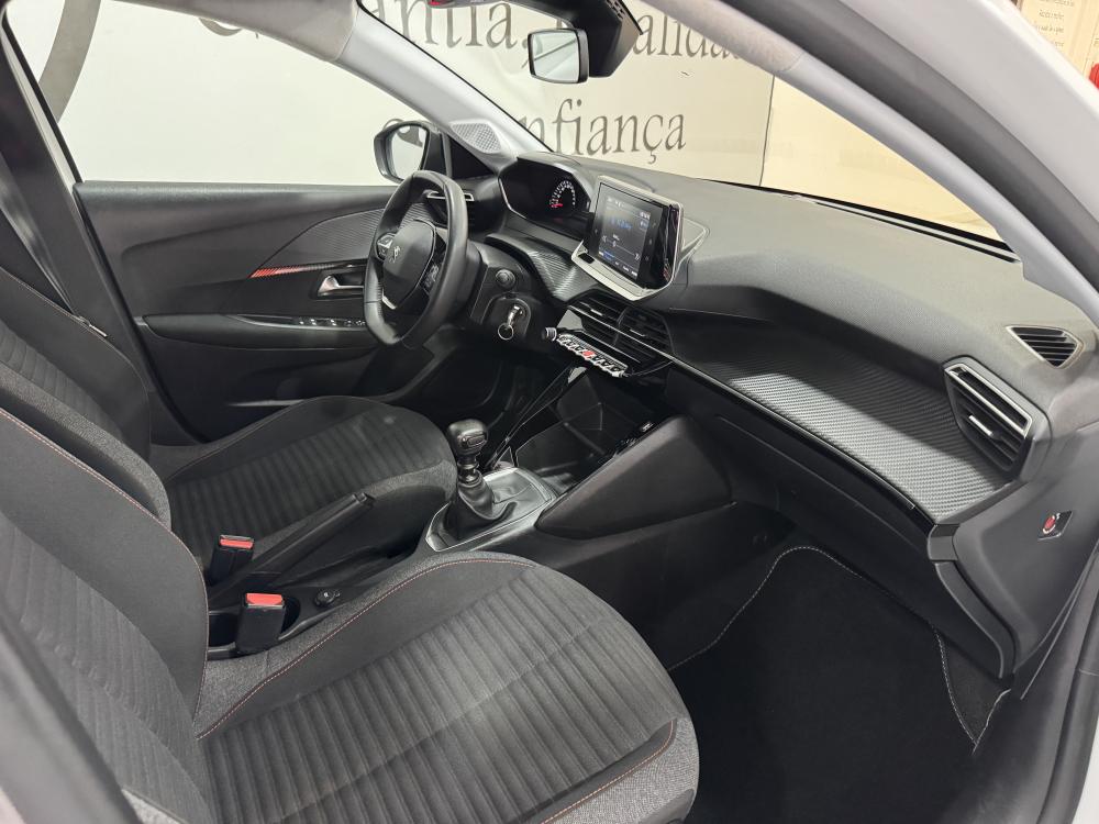 peugeot-208-2023-gasolina-1199cc