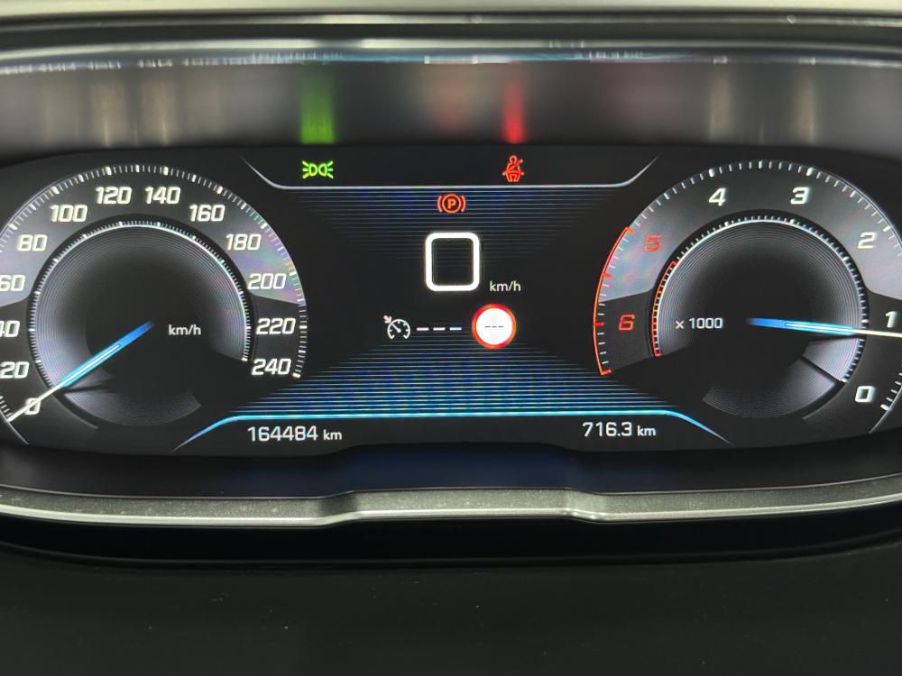 peugeot-5008-2018-diesel-1560cc