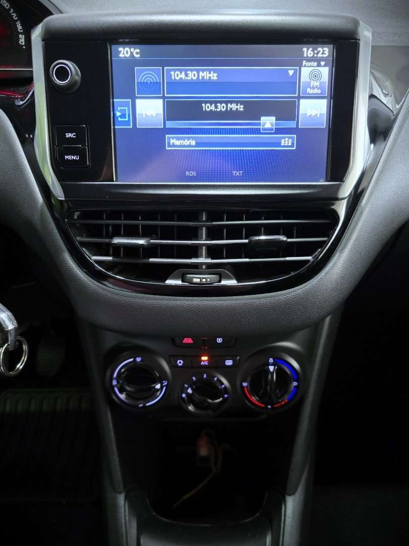 peugeot-208-2015-gasolina-1199cc