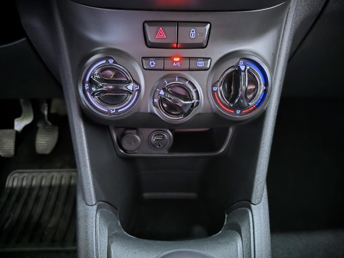 peugeot-208-2015-gasolina-1199cc