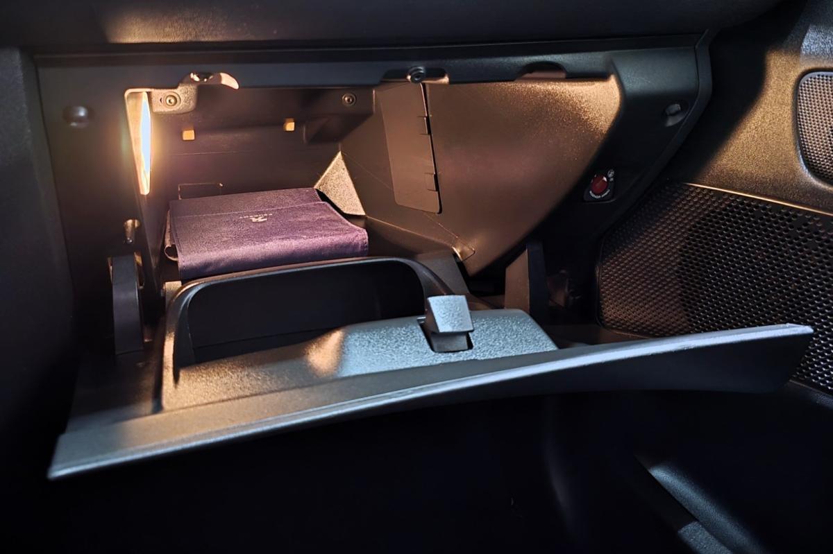 peugeot-208-2015-gasolina-1199cc