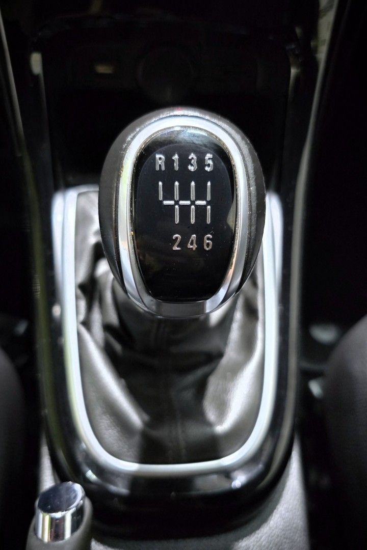 opel-astra-gtc-2015-diesel-1598cc
