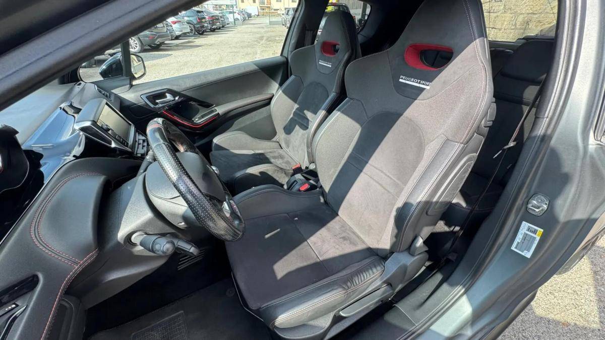 peugeot-208-2017-gasolina-1598cc