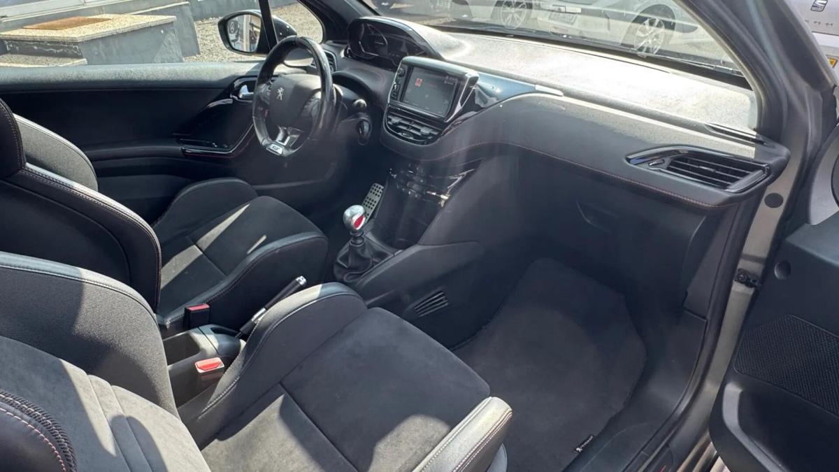 peugeot-208-2017-gasolina-1598cc