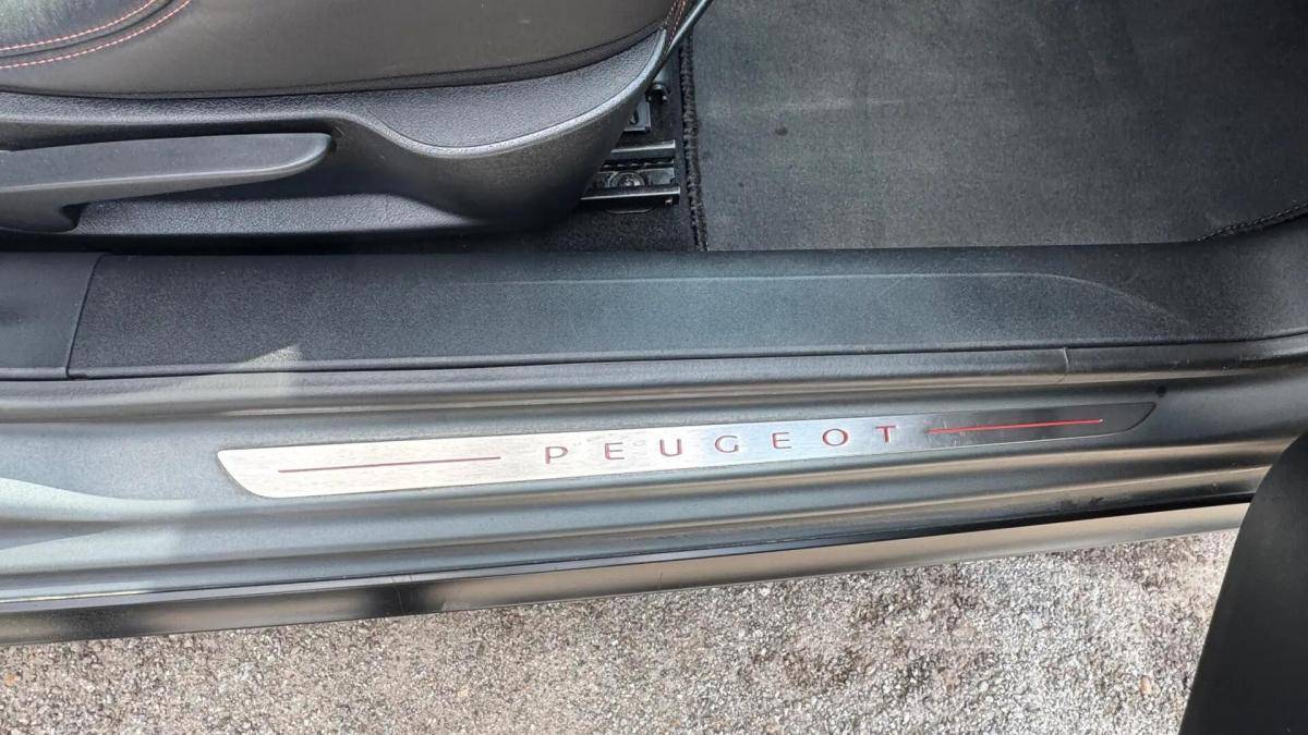 peugeot-208-2017-gasolina-1598cc