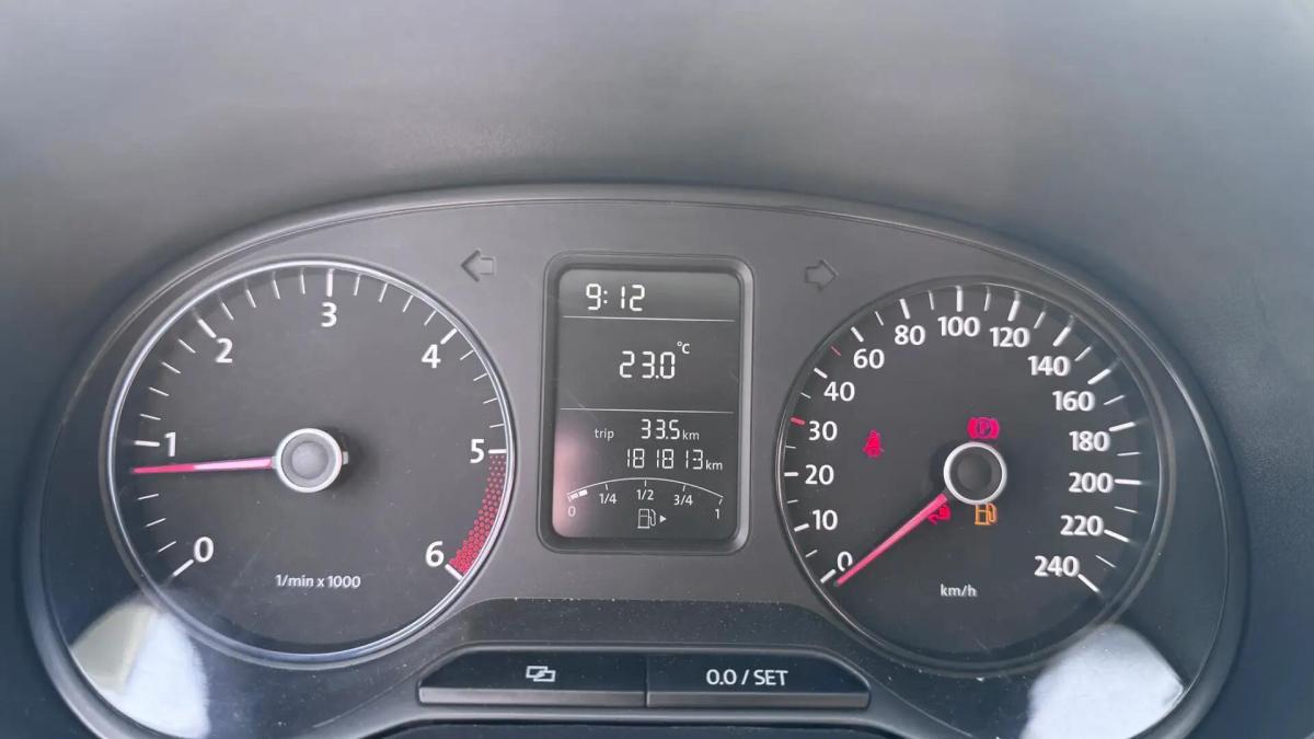 volkswagen-polo-2011-diesel-1199cc