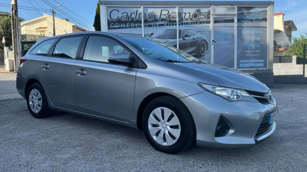 toyota-auris-touring-sports-2014-diesel-1364cc