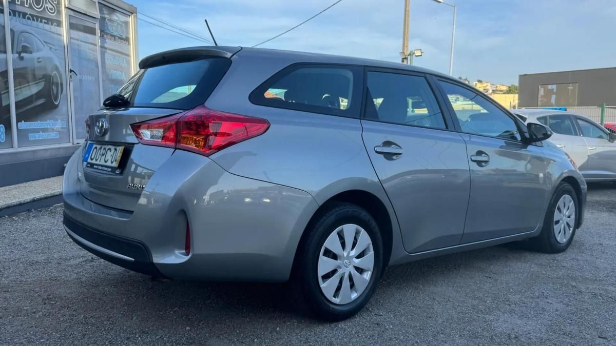 toyota-auris-touring-sports-2014-diesel-1364cc
