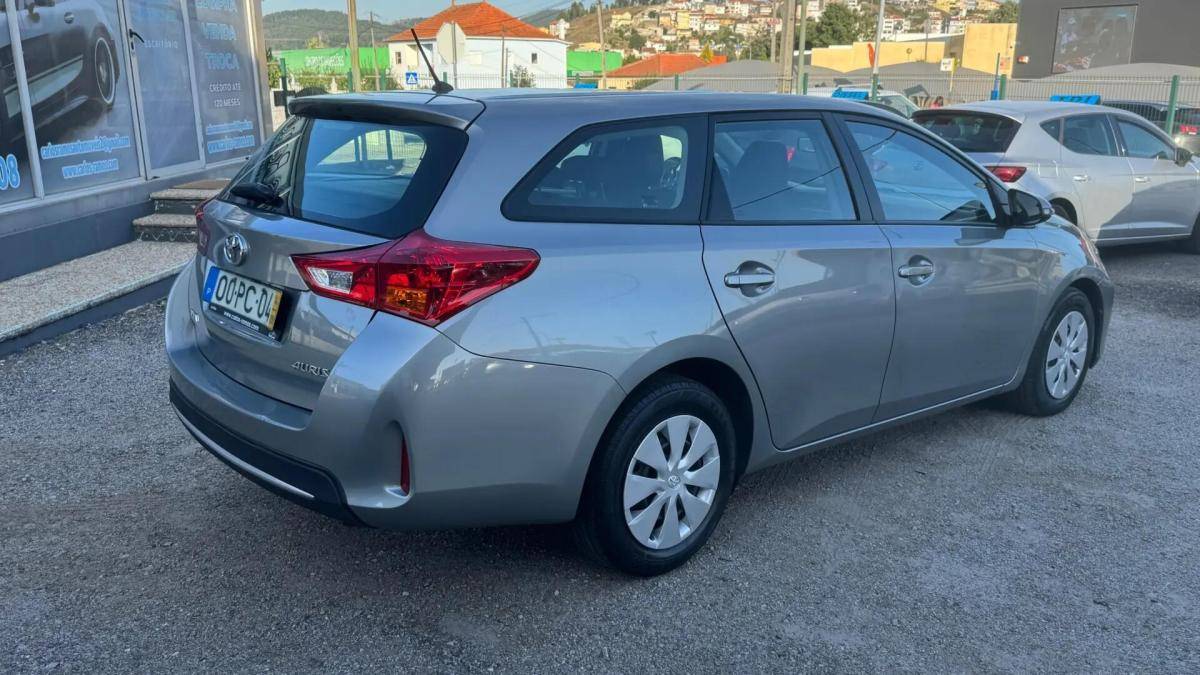 toyota-auris-touring-sports-2014-diesel-1364cc