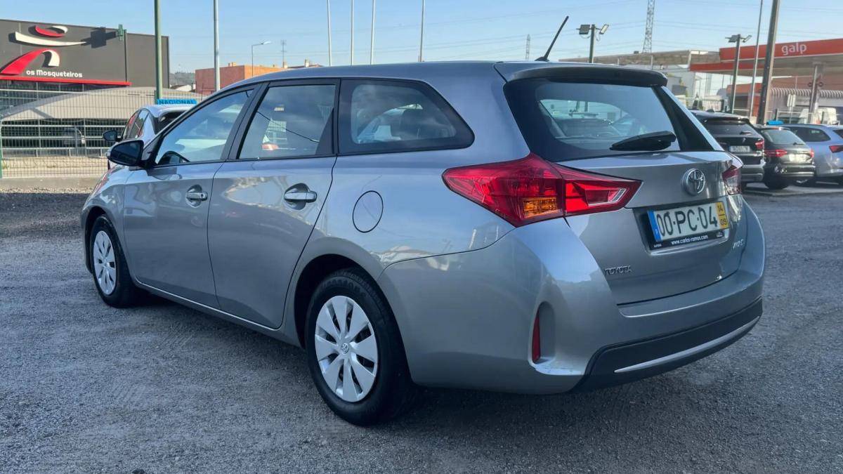 toyota-auris-touring-sports-2014-diesel-1364cc