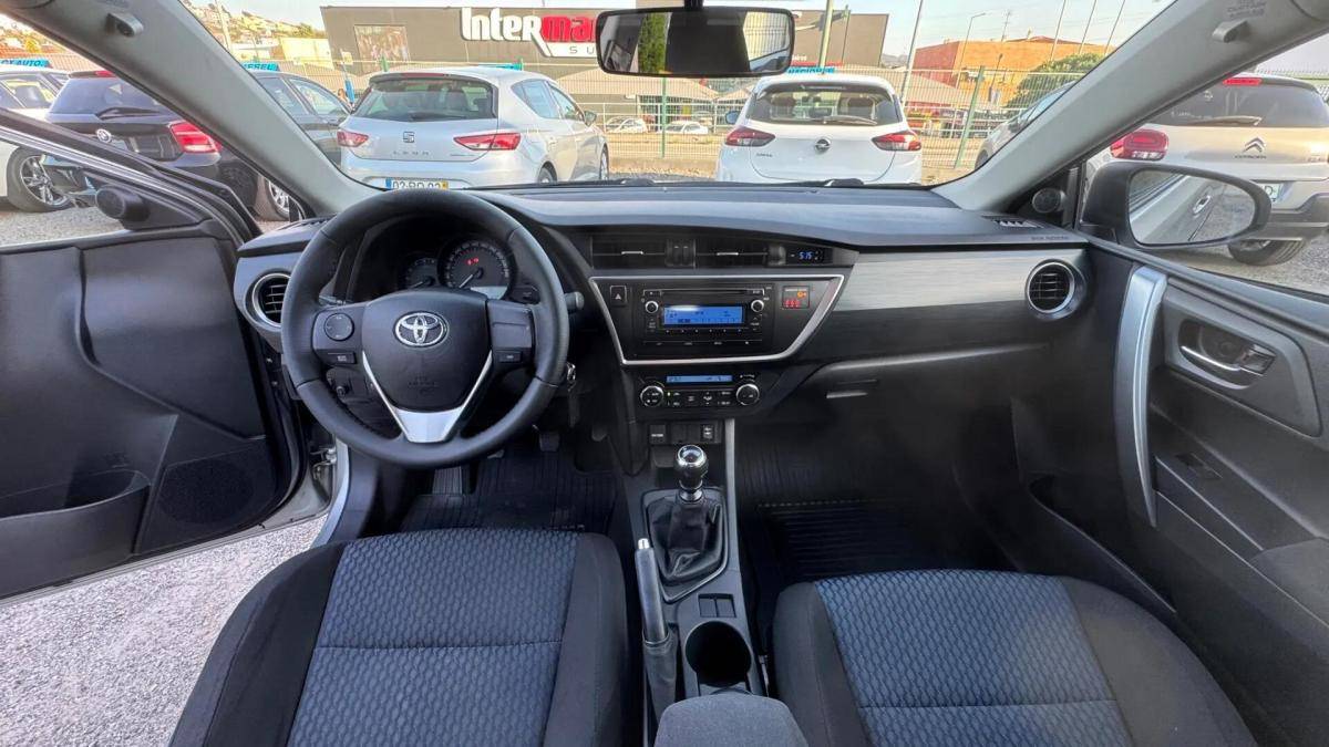 toyota-auris-touring-sports-2014-diesel-1364cc