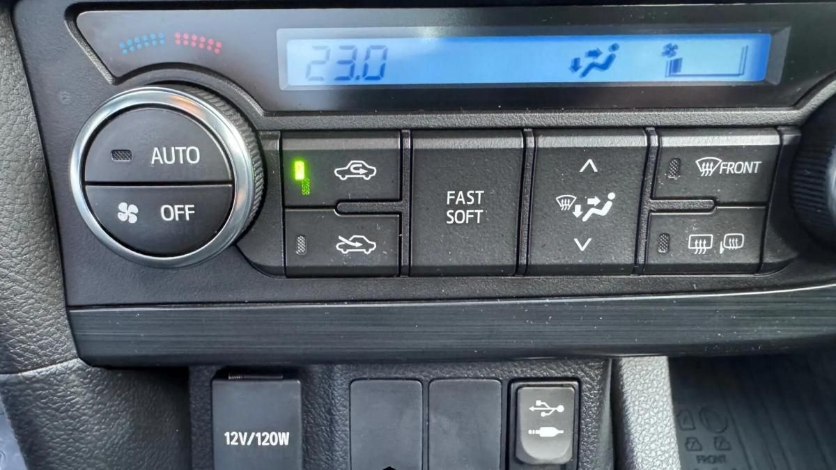 toyota-auris-touring-sports-2014-diesel-1364cc