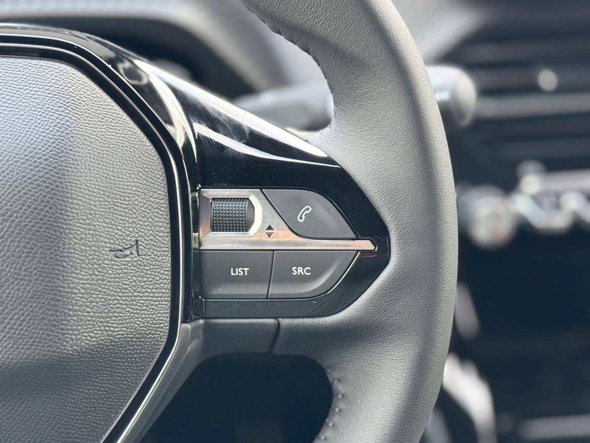 peugeot-2008-2024-gasolina-1199cc