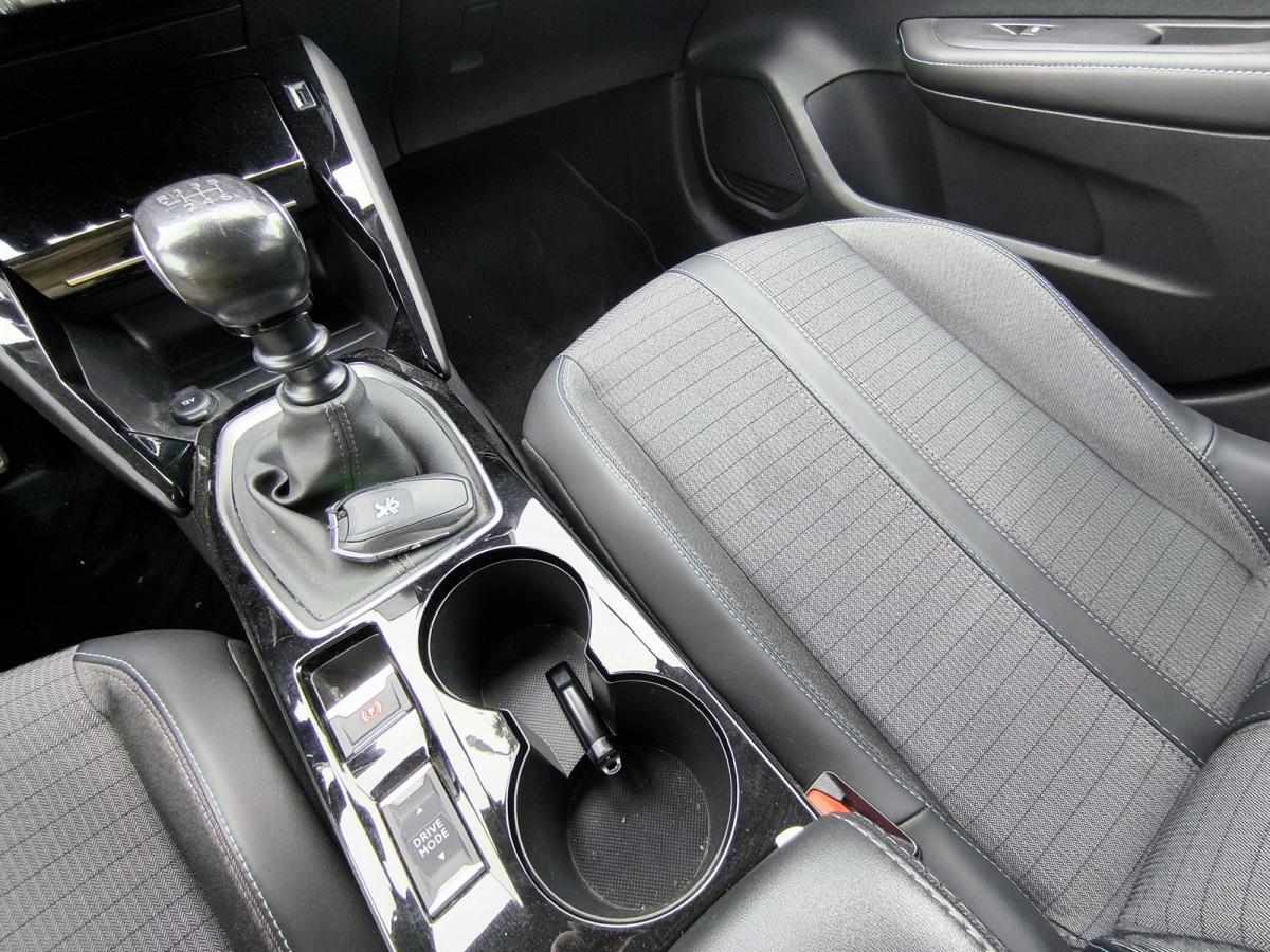 peugeot-208-1-2-puretech-2021-gasolina-1199cc