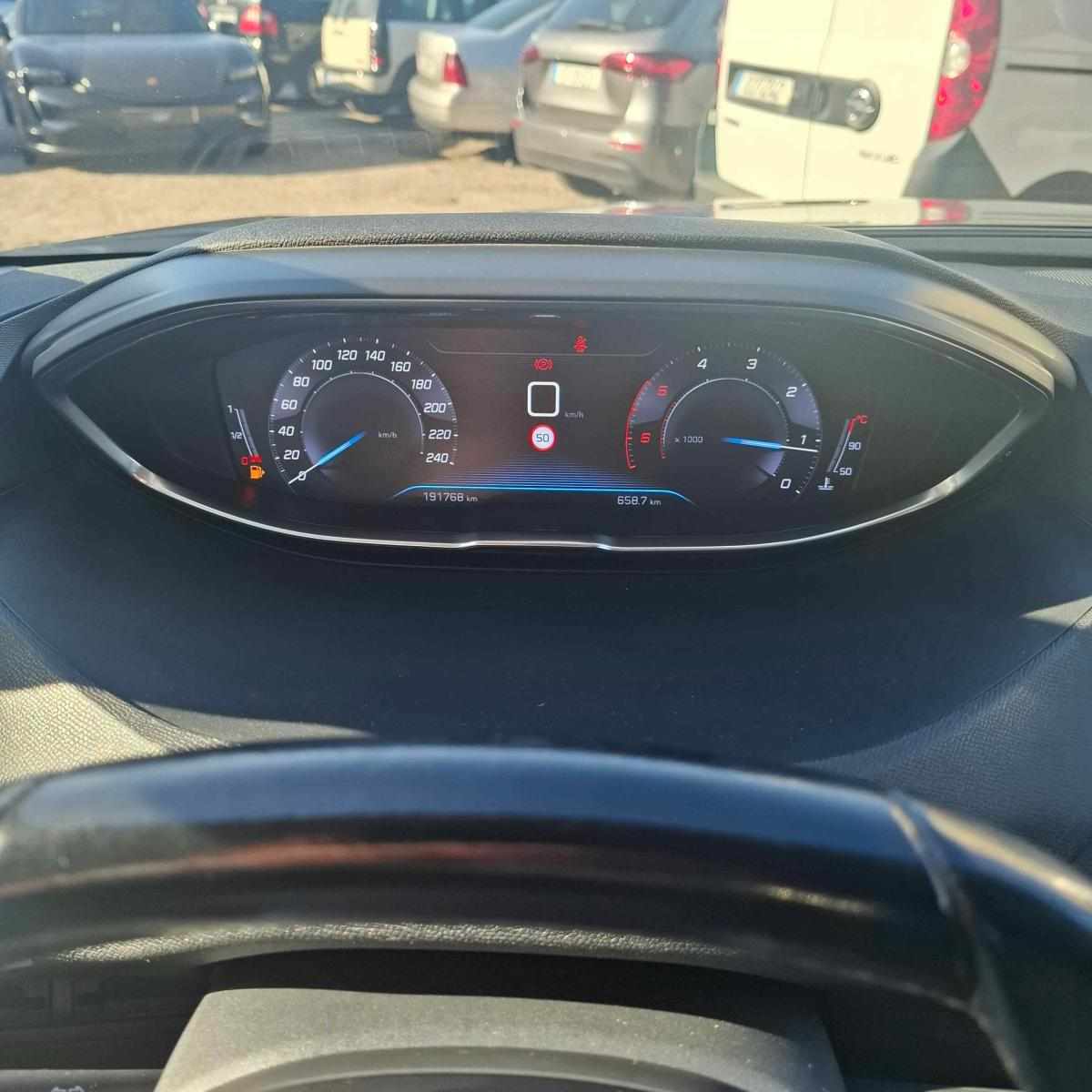 peugeot-3008-1-5-bluehdi-2019-diesel-1499cc
