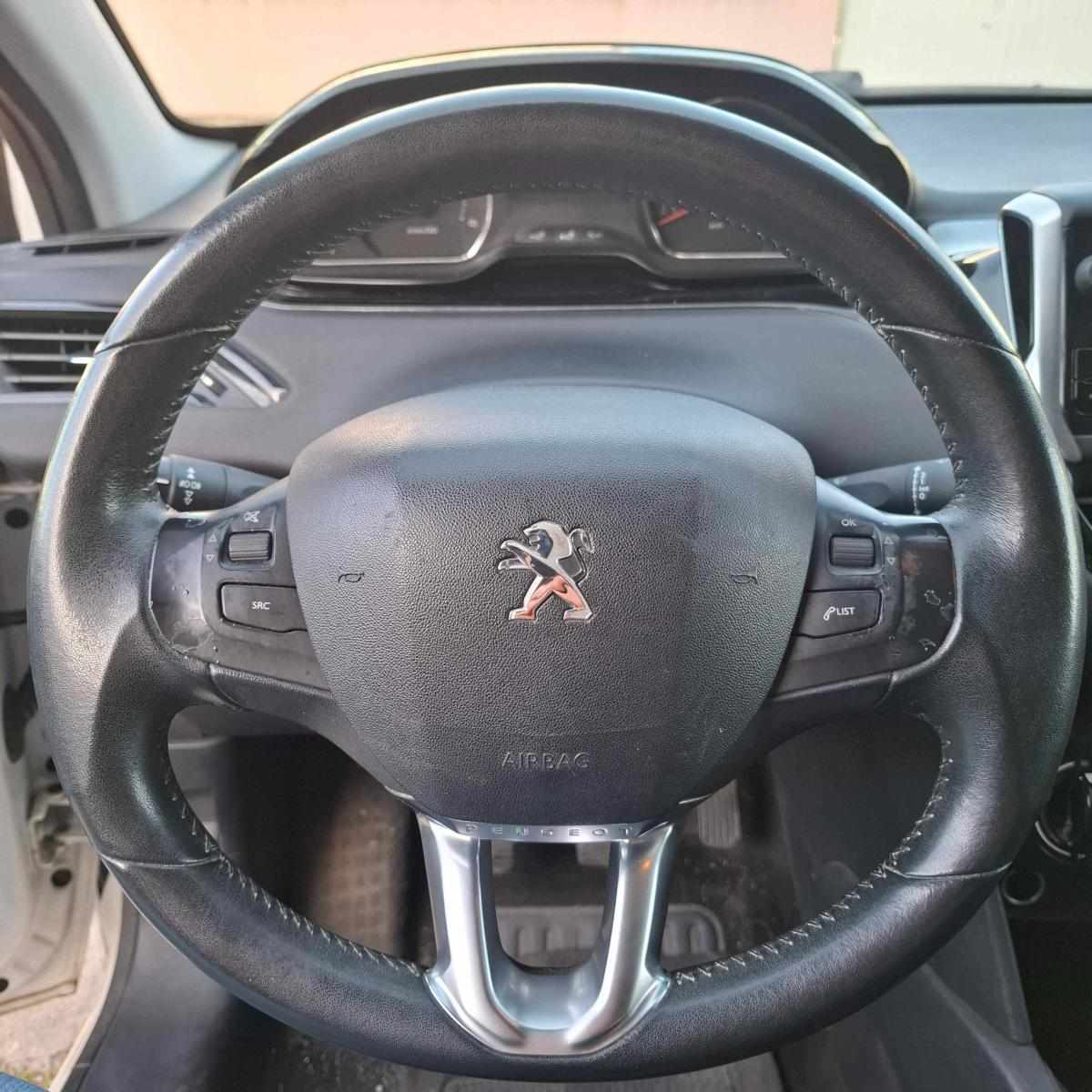 peugeot-208-1-4-hdi-2015-diesel-1398cc