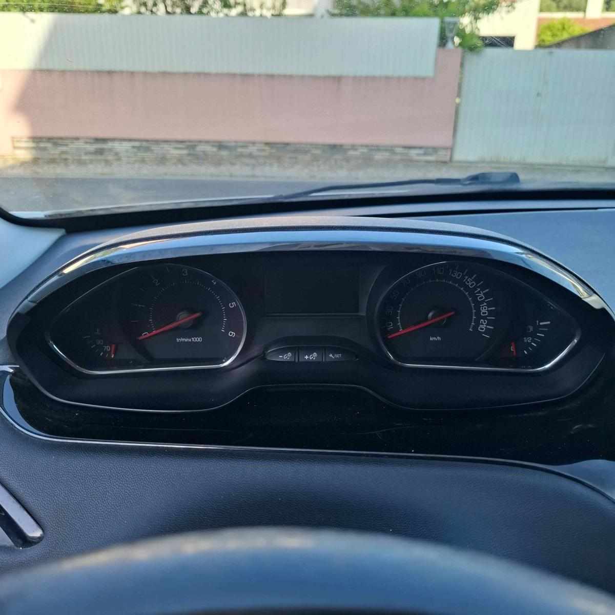 peugeot-208-1-4-hdi-2015-diesel-1398cc