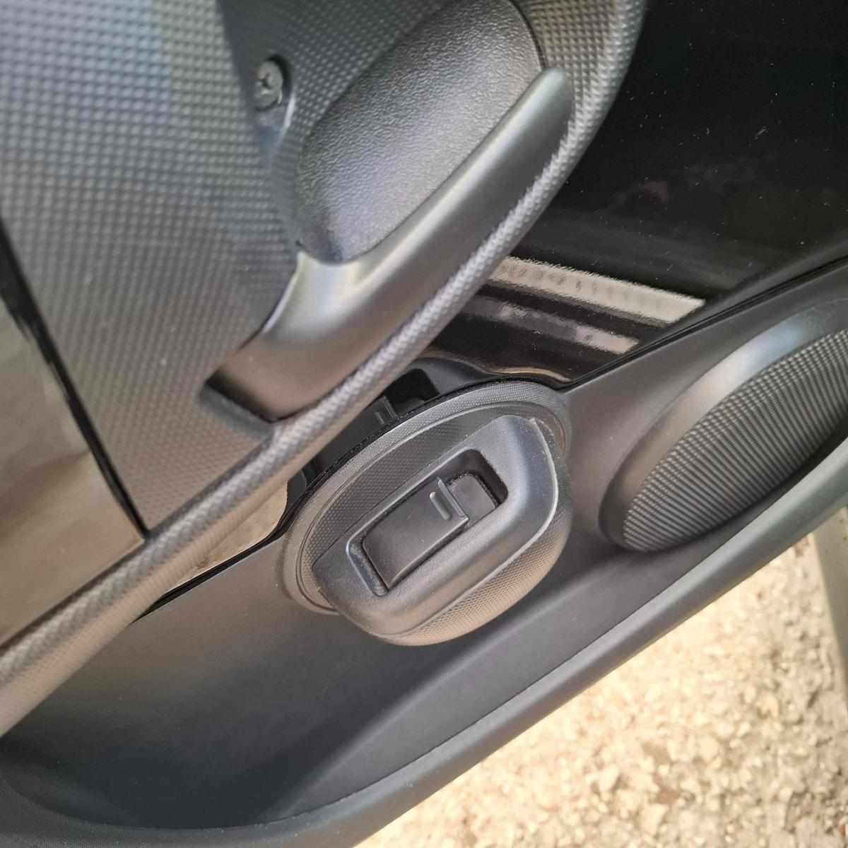 peugeot-107-1-0-2014-gasolina-998cc