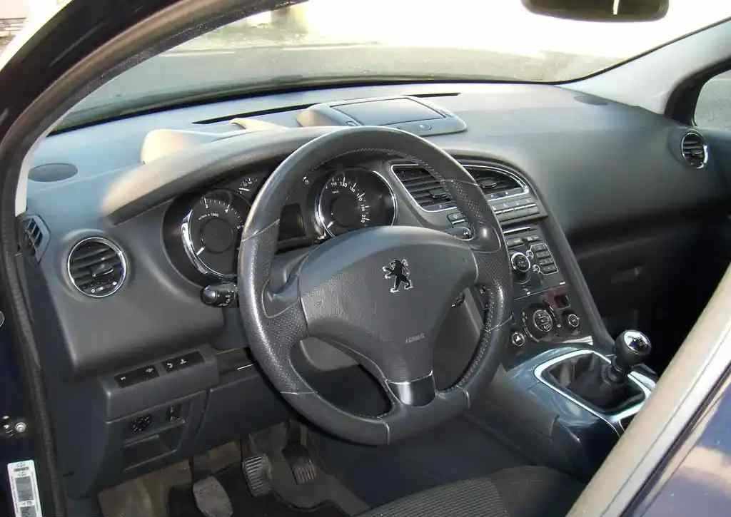 peugeot-5008-1-6-hdi-fap-2010-diesel-1560cc