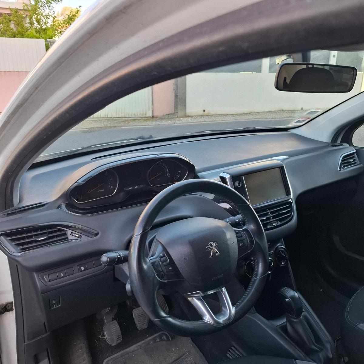 peugeot-208-1-4-hdi-2015-diesel-1398cc