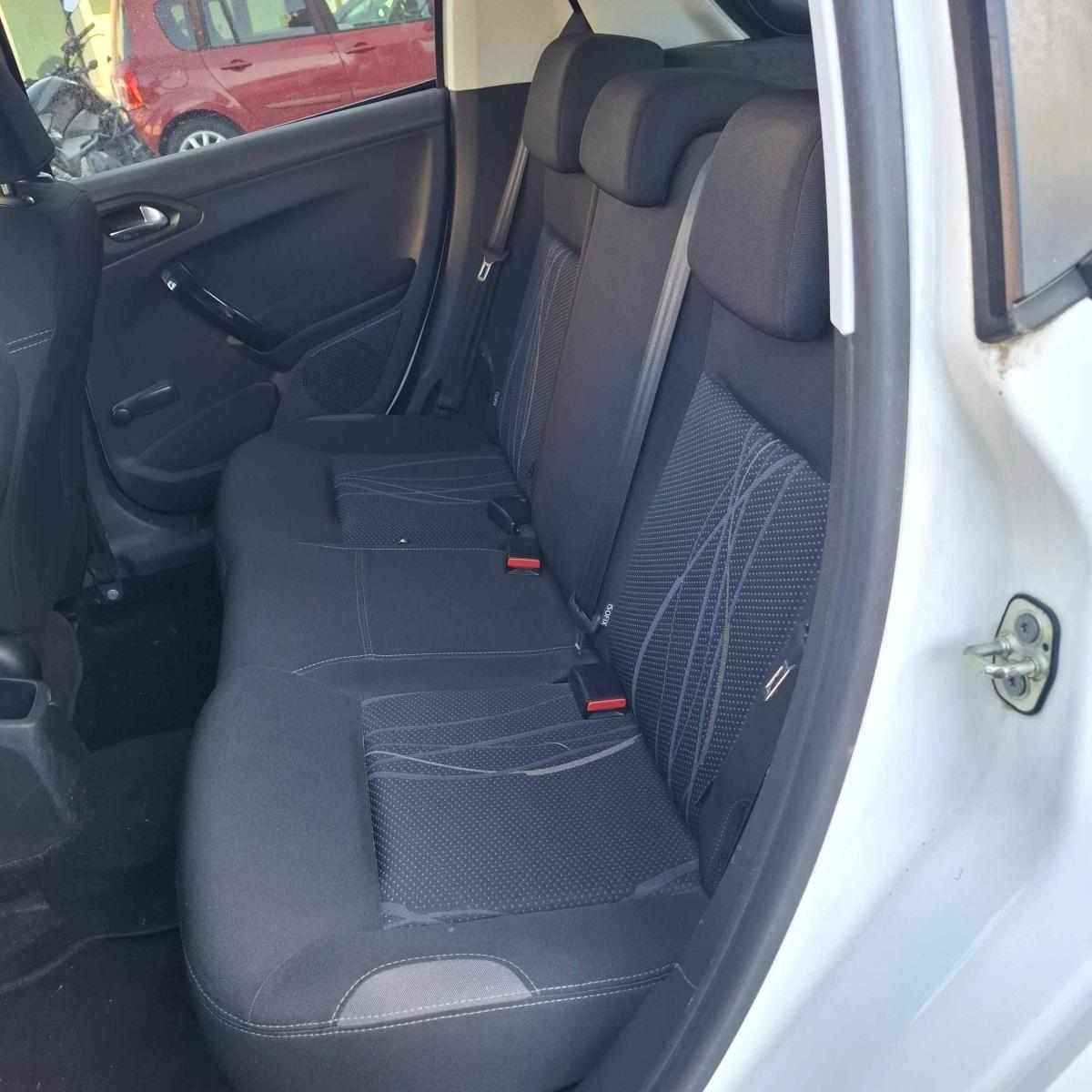 peugeot-208-1-4-hdi-2015-diesel-1398cc