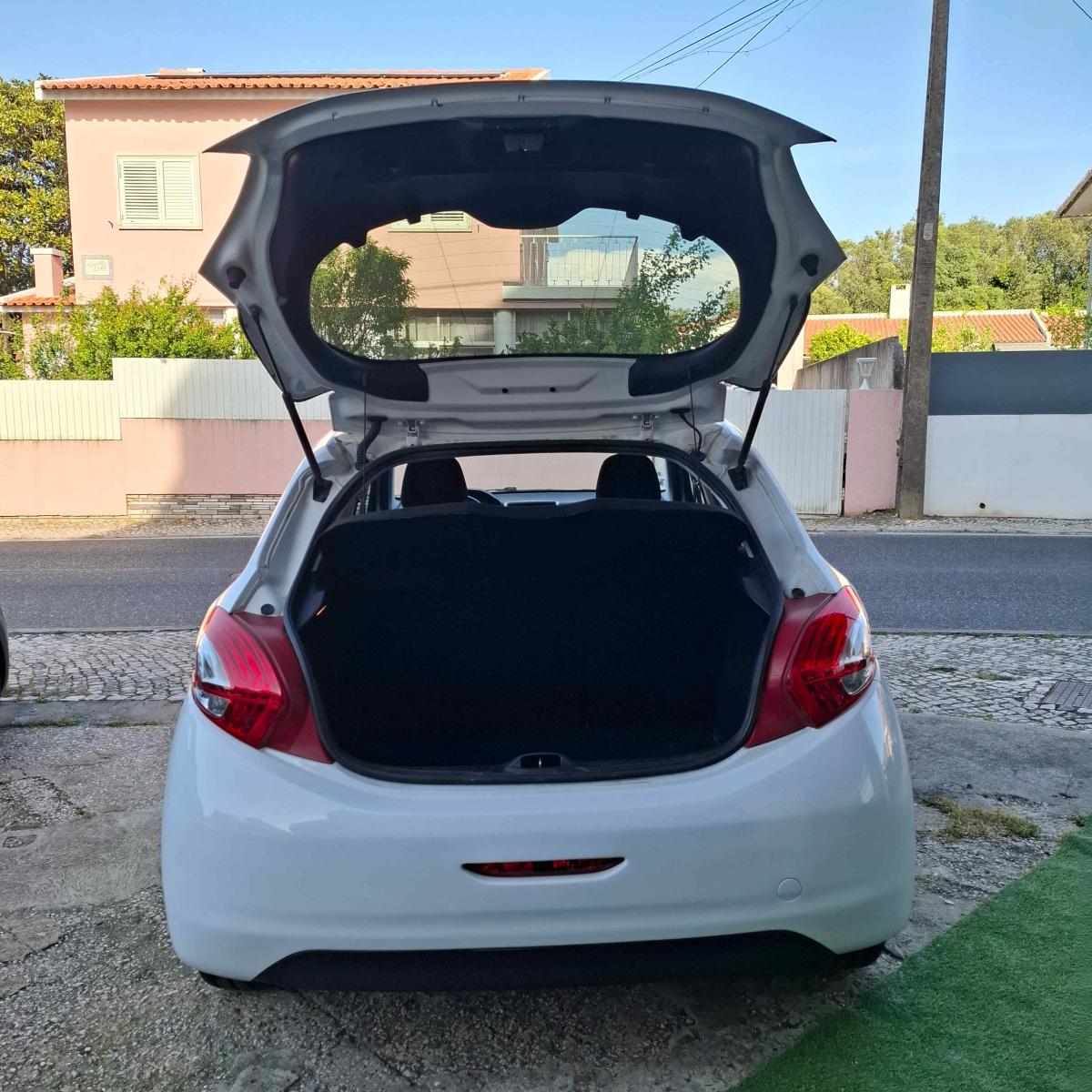 peugeot-208-1-4-hdi-2015-diesel-1398cc